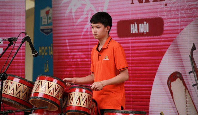 Thầy nhạc cụ &ldquo;vạn người m&ecirc;&rdquo; của Trường ĐH FPT - H&agrave; Nội - Ảnh 2.