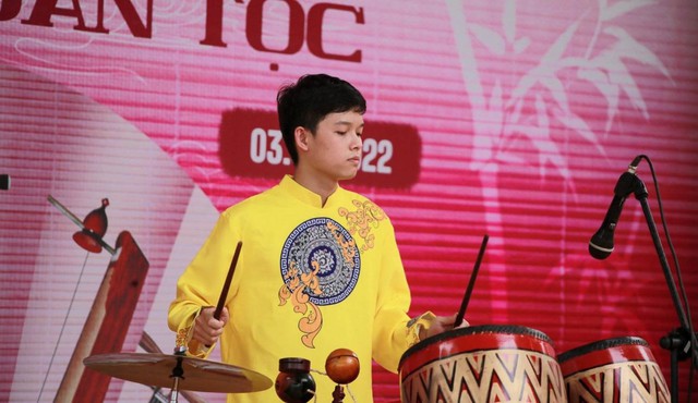 Thầy nhạc cụ &ldquo;vạn người m&ecirc;&rdquo; của Trường ĐH FPT - H&agrave; Nội - Ảnh 5.