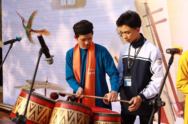 Thầy nhạc cụ &ldquo;vạn người m&ecirc;&rdquo; của Trường ĐH FPT - H&agrave; Nội - Ảnh 7.