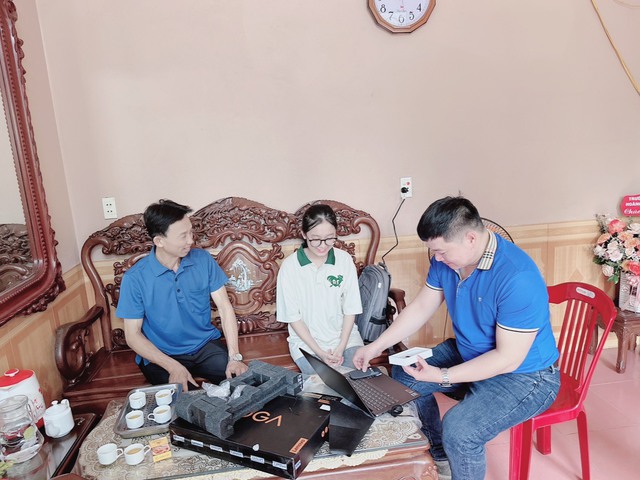 Vừa công bố điểm thi THPT, Thế Giới Di Động đã tặng ngay quà cực “xịn” cho Tân Thủ khoa - Ảnh 2.