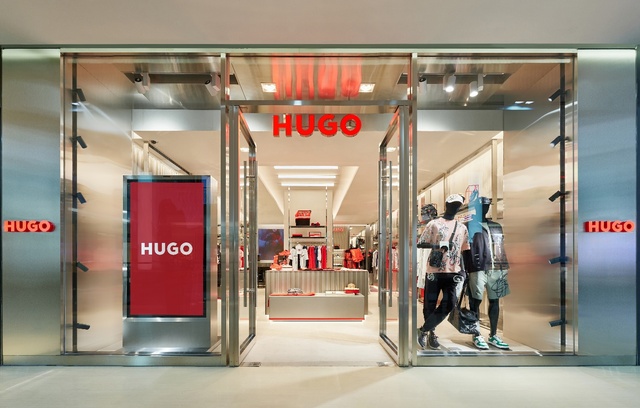 Cửa hàng HUGO Vincom Center Bà Triệu chuyển địa điểm, chào đón diện mạo mới cùng dàn KOL đình đám - Ảnh 1.