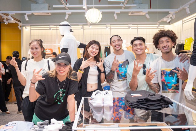 Thương hiệu Nike khai trương cửa h&agrave;ng &ldquo;bản địa ho&aacute; lần đầu xuất hiện tại Việt Nam - Ảnh 4.