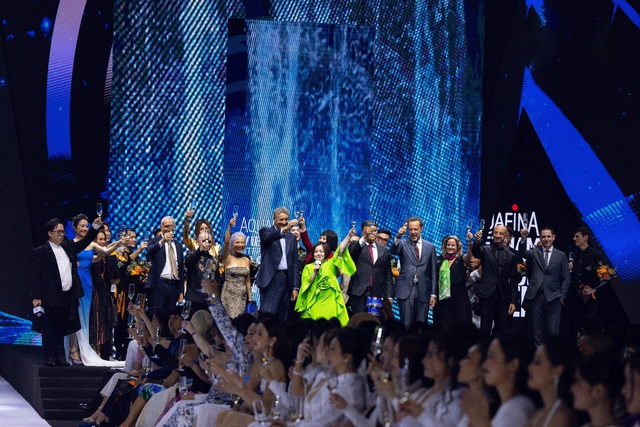 Trang Lê - người đứng sau thành công của Aquafina Vietnam International Fashion Week mùa thứ 15, viết tiếp câu chuyện thời trang bền vững - Ảnh 3.