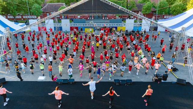 3000 người c&ugrave;ng nhau sẻ chia tinh thần thể thao kh&ocirc;ng giới hạn tại lễ hội Huế - Zumba&reg; Festival 2023 - Ảnh 1.