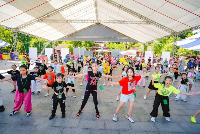 3000 người c&ugrave;ng nhau sẻ chia tinh thần thể thao kh&ocirc;ng giới hạn tại lễ hội Huế - Zumba&reg; Festival 2023 - Ảnh 4.