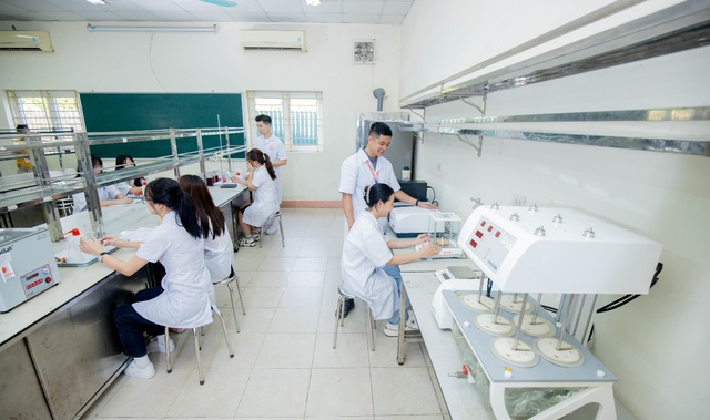 Điểm chuẩn khối ng&agrave;nh Sức khoẻ cao ch&oacute;t v&oacute;t, cơ hội n&agrave;o cho th&iacute; sinh? - Ảnh 3.