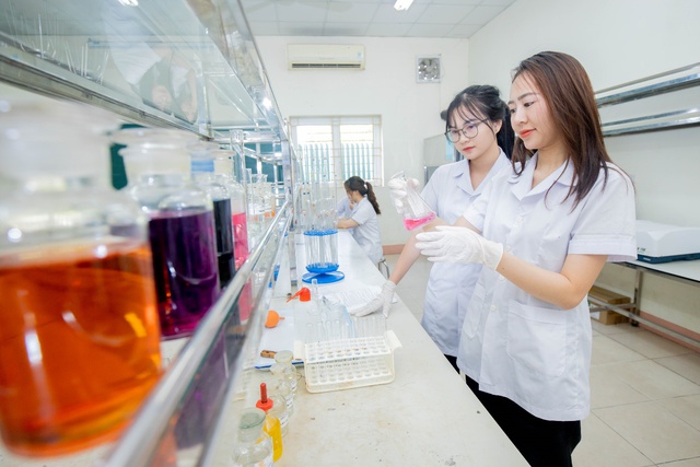 Điểm chuẩn khối ng&agrave;nh Sức khoẻ cao ch&oacute;t v&oacute;t, cơ hội n&agrave;o cho th&iacute; sinh? - Ảnh 5.