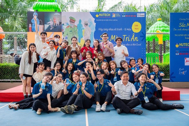 VNPR Awards 2023 vinh danh dự &aacute;n vẽ tranh cộng đồng hơn 110m của sinh vi&ecirc;n Quan hệ c&ocirc;ng ch&uacute;ng HUTECH - Ảnh 5.