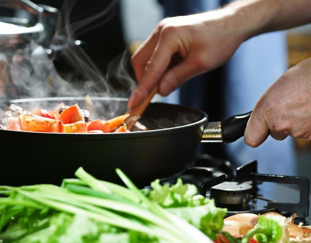 M&aacute;ch bạn 5 c&aacute;ch tiết kiệm tiền cho d&acirc;n văn ph&ograve;ng bớt đau đầu - Ảnh 1.
