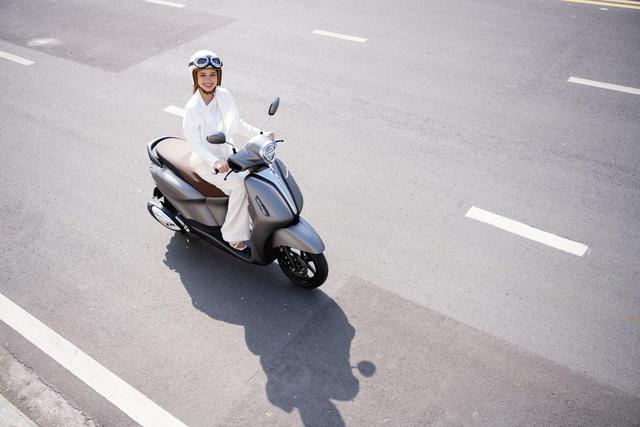 H&agrave;n Hằng bị thu h&uacute;t bởi sự thanh lịch của người bạn đồng h&agrave;nh khiến c&ocirc; n&agrave;ng kh&ocirc;ng thể rời xa - Ảnh 2.