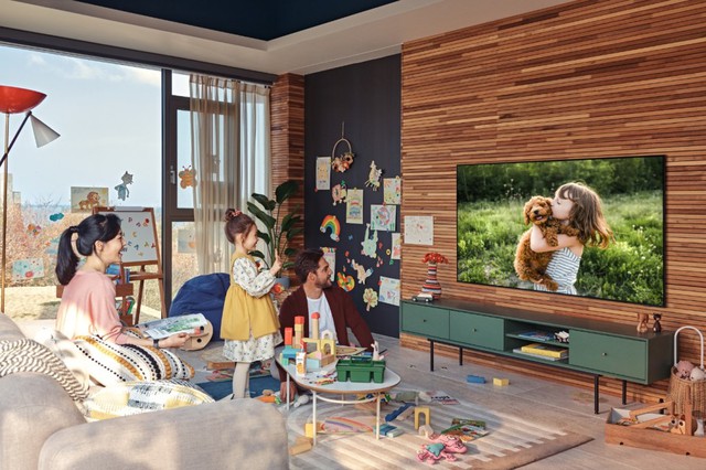 Khi chiếc TV trở th&agrave;nh l&yacute; do mọi người muốn về nh&agrave; - Ảnh 1.