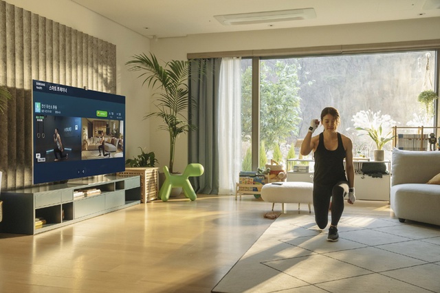 Khi chiếc TV trở th&agrave;nh l&yacute; do mọi người muốn về nh&agrave; - Ảnh 3.