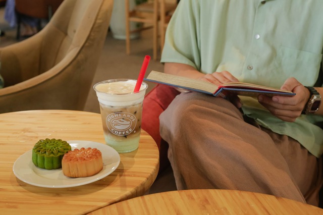 S&aacute;ng cuối tuần trong l&agrave;nh, c&ograve;n g&igrave; tuyệt hơn một buổi c&agrave; ph&ecirc;, check-in ng&agrave;y lập thu - Ảnh 5.