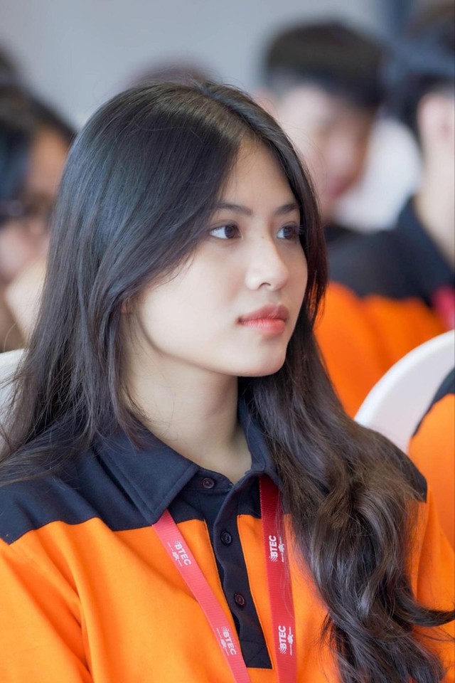 D&agrave;n nữ sinh BTEC FPT g&acirc;y thương nhớ với nhan sắc đỉnh cao, thần th&aacute;i ngời ngời - Ảnh 4.