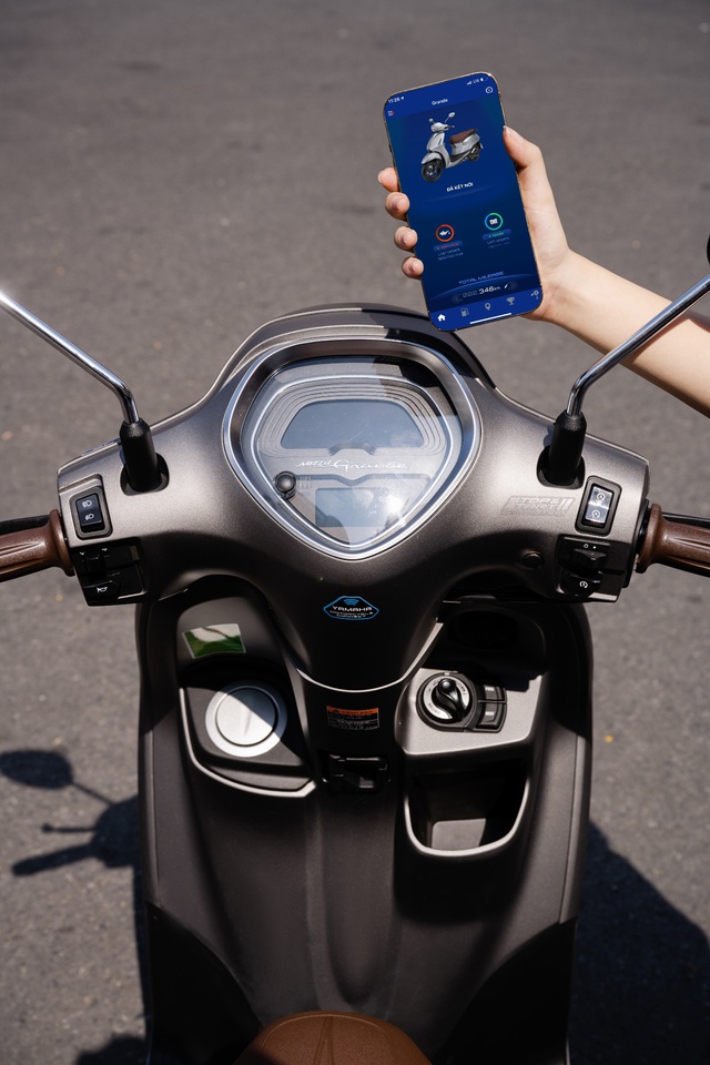 Hoa hậu Tiểu Vy bật m&iacute; l&yacute; do lựa chọn Yamaha Grande Hybrid l&agrave; bạn đồng h&agrave;nh - Ảnh 5.