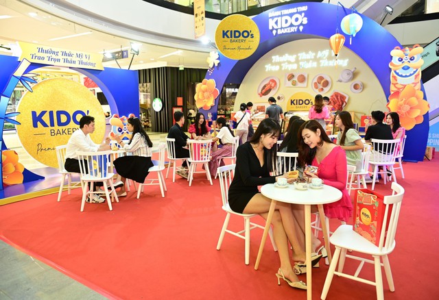 Giới trẻ rủ nhau săn l&ugrave;ng những chiếc b&aacute;nh Trung thu độc lạ, hot trend m&ugrave;a n&agrave;y - Ảnh 1.