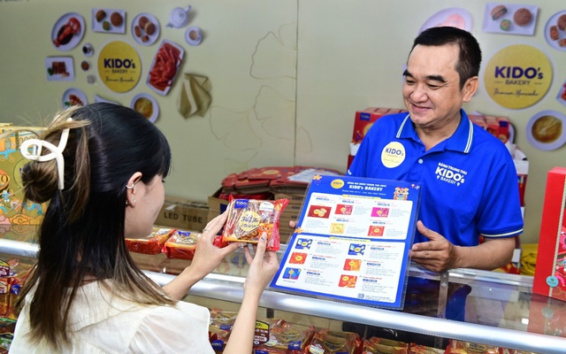 Giới trẻ rủ nhau săn l&ugrave;ng những chiếc b&aacute;nh Trung thu độc lạ, hot trend m&ugrave;a n&agrave;y - Ảnh 3.