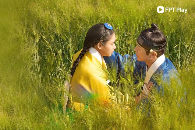 Những lần diễn vi&ecirc;n trẻ h&oacute;a khiến d&acirc;n t&igrave;nh m&ecirc; mẩn, c&oacute; vai c&ograve;n c&aacute;ch gần 30 tuổi - Ảnh 3.