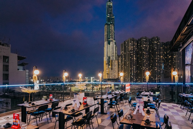 Heli Beer Garden - Rooftop mới toanh có view Landmark 81 siêu đẹp ở TP.HCM - Ảnh 1.