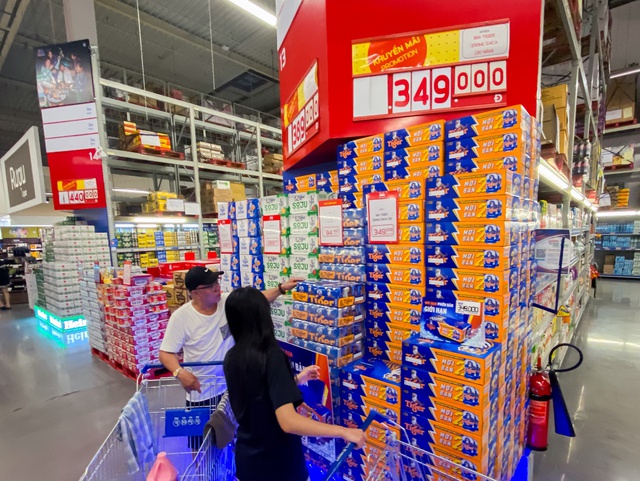 Người tiêu dùng thỏa sức mua sắm dịp lễ 2/9: Hàng loạt siêu thị khuyến mãi khủng lên đến 50% - Ảnh 3.