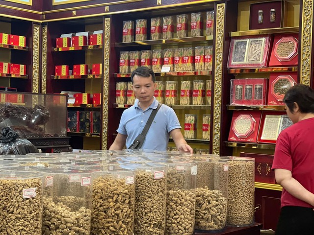 B&aacute;c sĩ B&ugrave;i Đức Trọng - &Aacute;p dụng y học cổ truyền để gi&uacute;p bệnh nh&acirc;n tho&aacute;t khỏi nỗi &aacute;m ảnh bệnh tật - Ảnh 2.