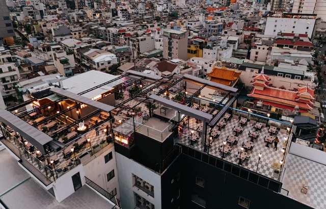 Heli Beer Garden - Rooftop mới toanh có view Landmark 81 siêu đẹp ở TP.HCM - Ảnh 3.