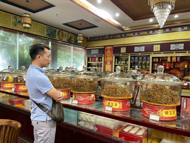 B&aacute;c sĩ B&ugrave;i Đức Trọng - &Aacute;p dụng y học cổ truyền để gi&uacute;p bệnh nh&acirc;n tho&aacute;t khỏi nỗi &aacute;m ảnh bệnh tật - Ảnh 3.