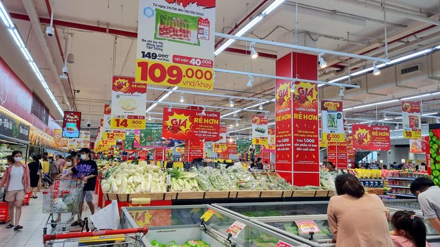 Người tiêu dùng thỏa sức mua sắm dịp lễ 2/9: Hàng loạt siêu thị khuyến mãi khủng lên đến 50% - Ảnh 5.