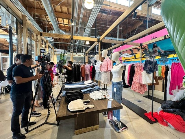 Thương hiệu thời trang Việt khai trương cửa hàng mới tại California, Mỹ - Ảnh 2.