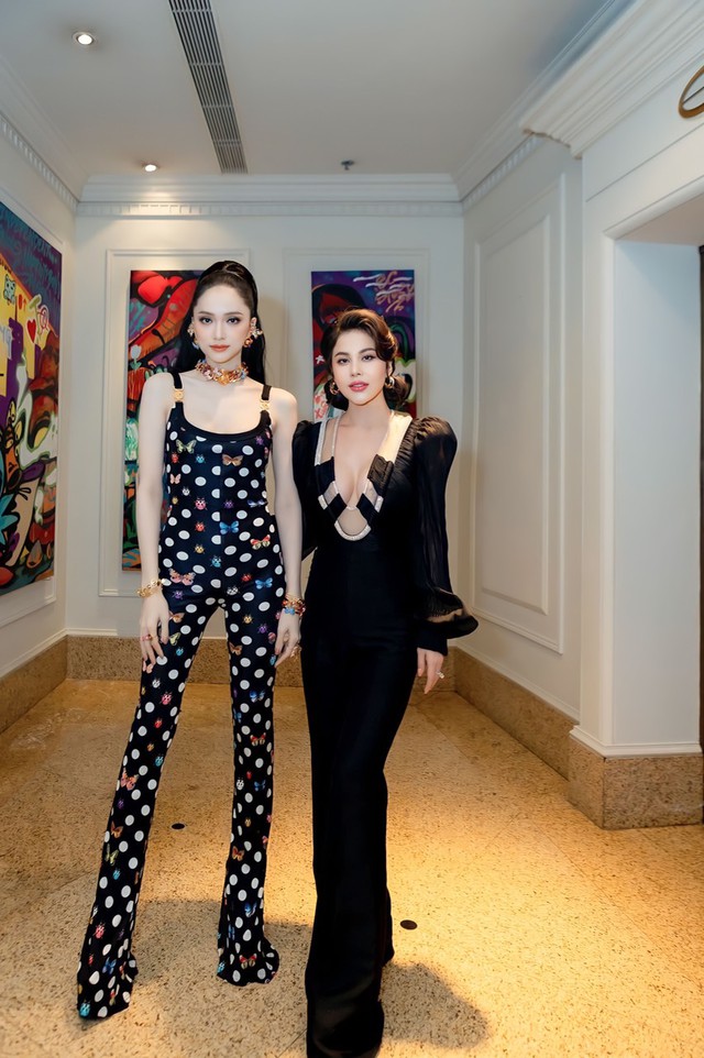 CEO Q-Talent Nguyễn Như Quỳnh lộng lẫy đến ch&uacute;c mừng Hương Giang họp b&aacute;o giới thiệu The New Mentor 2023 - Ảnh 1.