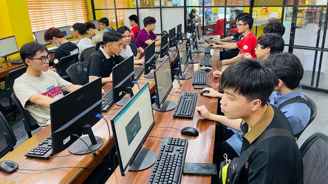 Giải m&atilde; sự kiện độc đ&aacute;o &ldquo;Ng&agrave;y hội Offline 2k5&rdquo; g&acirc;y sốt giới trẻ trong thời gian qua - Ảnh 2.