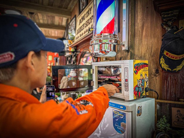 Đông Tây Barbershop - Trình làng tổ hợp cắt tóc, vui chơi siêu chất - Ảnh 3.