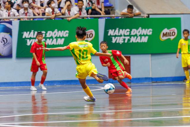 Bế mạc Giải b&oacute;ng đ&aacute; Nhi đồng (U11) to&agrave;n quốc, Nestl&eacute; MILO trao tặng 16 học bổng C&oacute; ch&iacute; th&igrave; n&ecirc;n - Ảnh 7.
