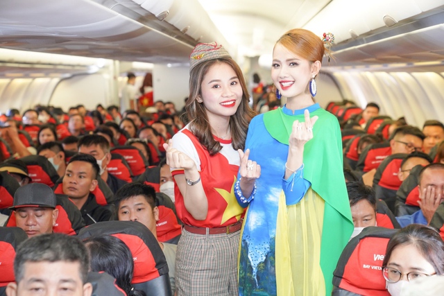 Rộn ràng hình ảnh cờ đỏ sao vàng trên những chuyến bay Vietjet dịp 2/9 - Ảnh 3.