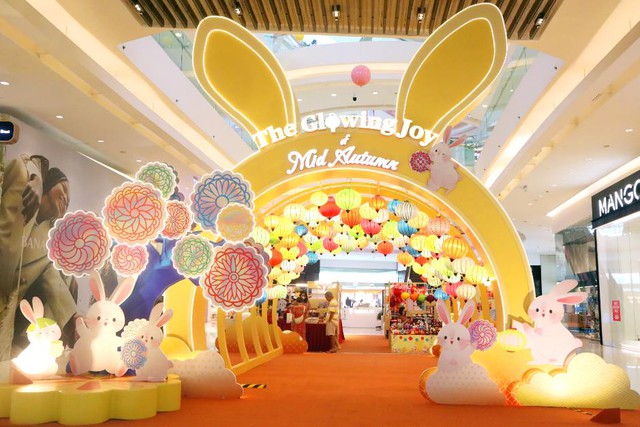 Trung thu rực rỡ, vẹn tròn niềm vui tại Cresent Mall - Ảnh 1.