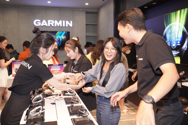 FPT Shop hợp t&aacute;c c&ugrave;ng Garmin khai trương cửa h&agrave;ng thứ 6 tại Việt Nam - Ảnh 4.