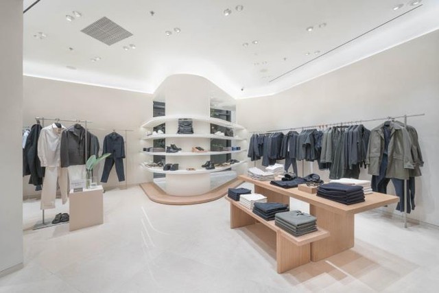 Th&iacute;ch th&uacute; trải nghiệm mua sắm t&iacute;ch hợp c&ocirc;ng nghệ tại cửa h&agrave;ng Massimo Dutti H&agrave; Nội - Ảnh 5.