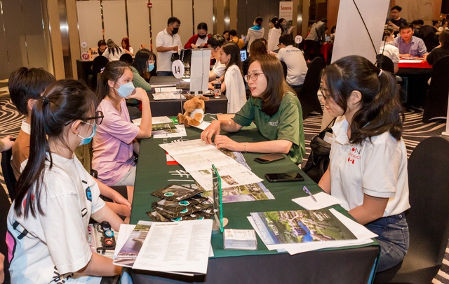 &ldquo;Săn&rdquo; học bổng hơn 30 trường uy t&iacute;n đến từ Canada &Uacute;c - Ảnh 1.