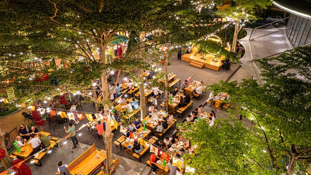 Little Ba Na Hills, mang B&agrave; N&agrave; xuống phố - Ảnh 3.