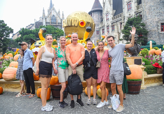 Sun World Ba Na Hills đem &ldquo;m&ugrave;a v&agrave;ng bội thu&rdquo; về tr&ecirc;n đỉnh B&agrave; N&agrave; - Ảnh 1.