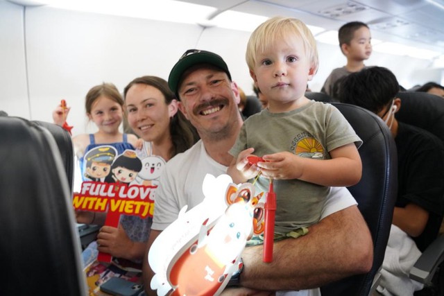 Ngày Tết Trung thu đặc biệt của các bạn nhỏ trên những chuyến bay Vietjet - Ảnh 2.