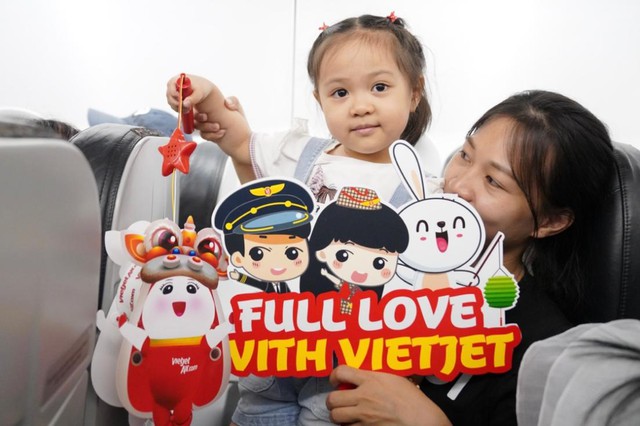 Ngày Tết Trung thu đặc biệt của các bạn nhỏ trên những chuyến bay Vietjet - Ảnh 3.