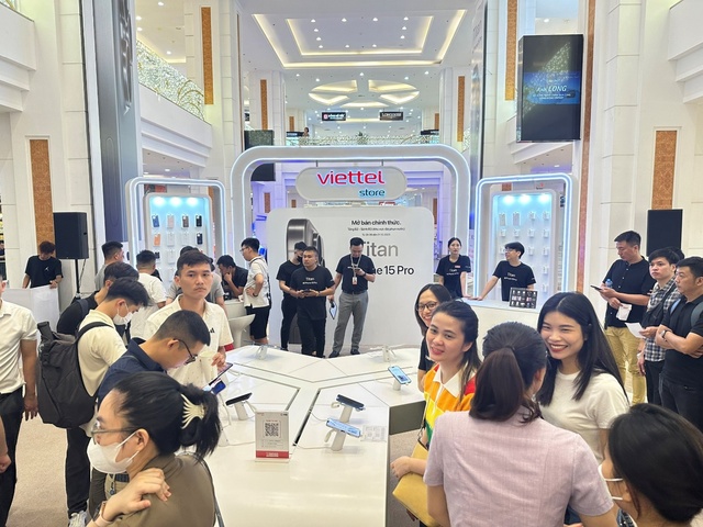 Viettel Store “chơi lớn”: Chính thức mở bán iPhone 15 tại Royal City trong 3 ngày - Ảnh 5.