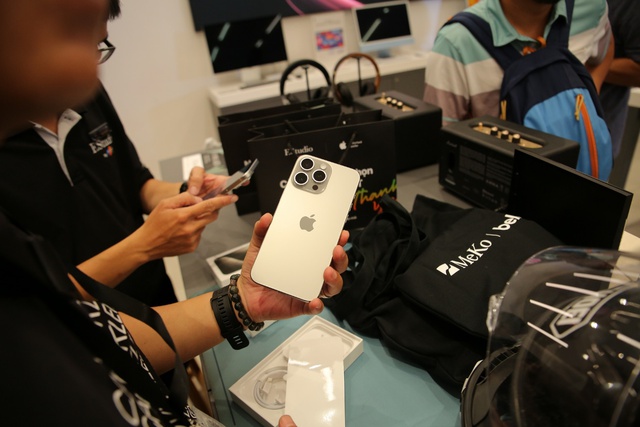 FPT Shop “bùng nổ” doanh số trong sự kiện tiên phong mở bán online iPhone 15 Series - Ảnh 6.