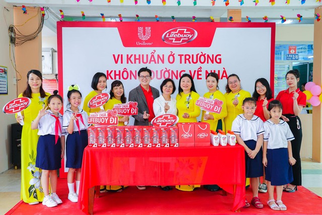 Khai giảng tr&ugrave;ng dịch Tay Ch&acirc;n Miệng b&ugrave;ng ph&aacute;t: Lifebuoy đồng h&agrave;nh c&ugrave;ng bảo vệ sức khỏe trẻ em - Ảnh 1.