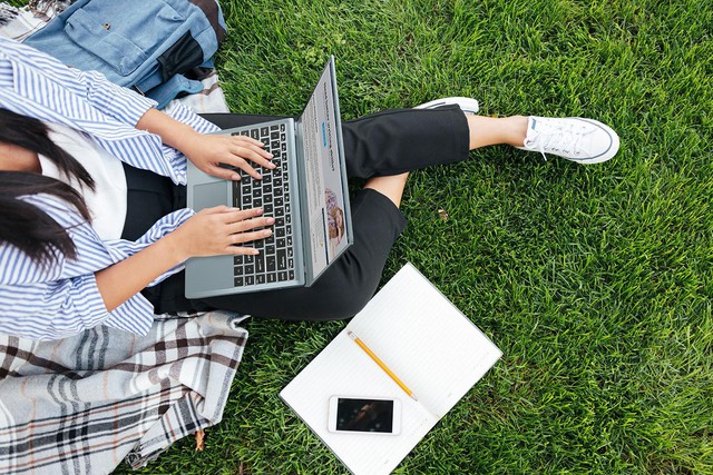 Bạn đồng h&agrave;nh của t&acirc;n sinh vi&ecirc;n tr&ecirc;n h&agrave;nh tr&igrave;nh ph&aacute;t triển bản th&acirc;n khi l&ecirc;n đại học - Ảnh 1.