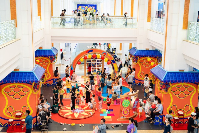 Trung tâm thương mại Vincom trên khắp cả nước đông kín khách dịp nghỉ lễ Quốc khánh - Ảnh 7.