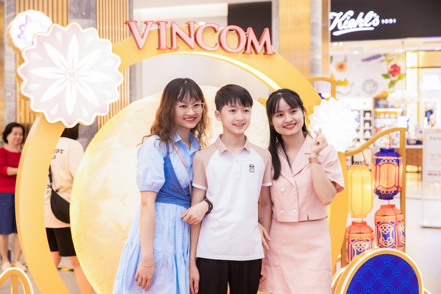 Trung tâm thương mại Vincom trên khắp cả nước đông kín khách dịp nghỉ lễ Quốc khánh - Ảnh 10.