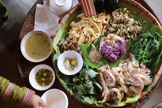 6 trải nghiệm nhất định phải thử ở Bản M&acirc;y Fansipan - Ảnh 4.