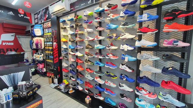 Shop cầu l&ocirc;ng VNB Long Xuy&ecirc;n &ldquo;b&ugrave;ng nổ&rdquo; khai trương, ưu đ&atilde;i lớn - Ảnh 3.